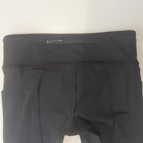 Lululemon Size 6 Black Wunder Under Cropped Leggings With Side and Back Pockets - Picture 3 of 16